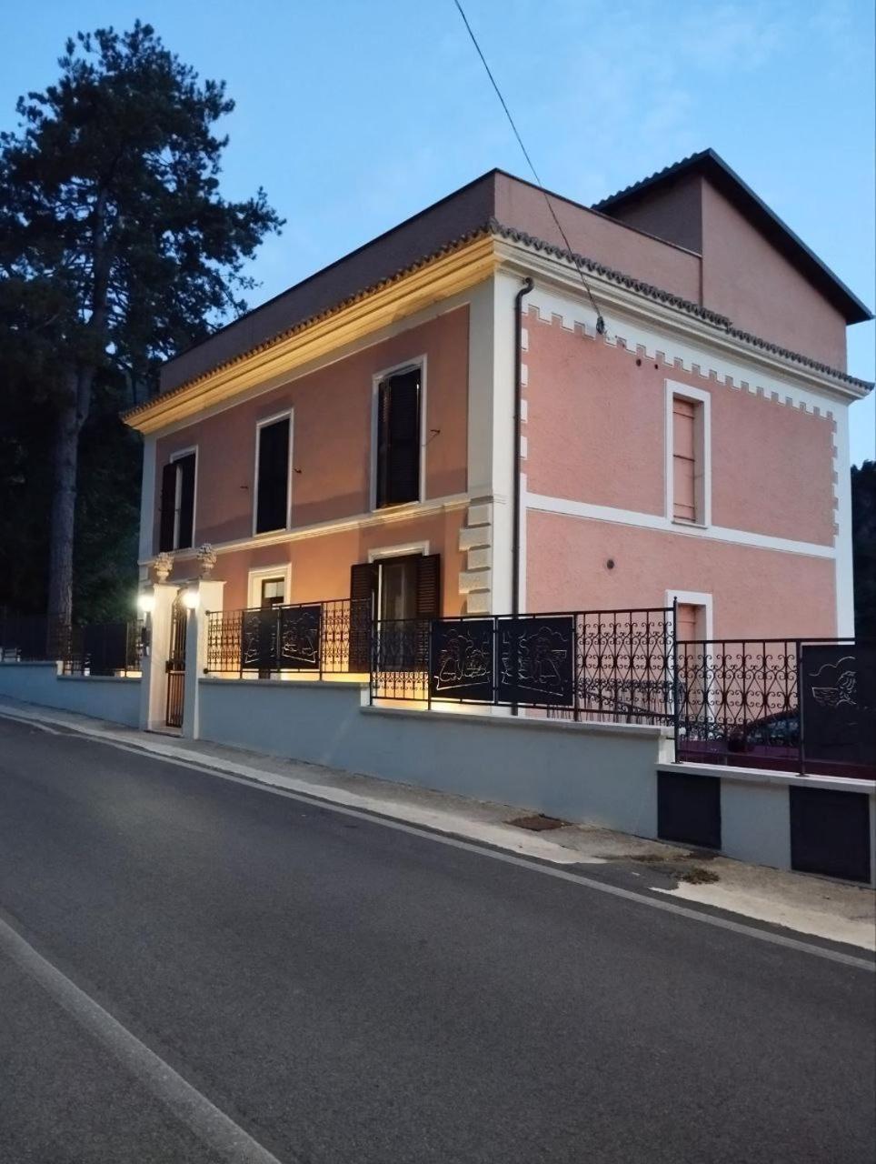 Villino Chelidonia Subiaco Bed & Breakfast エクステリア 写真